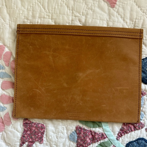 Gorgeous Fashionable leather clutch - Picture 4 of 6